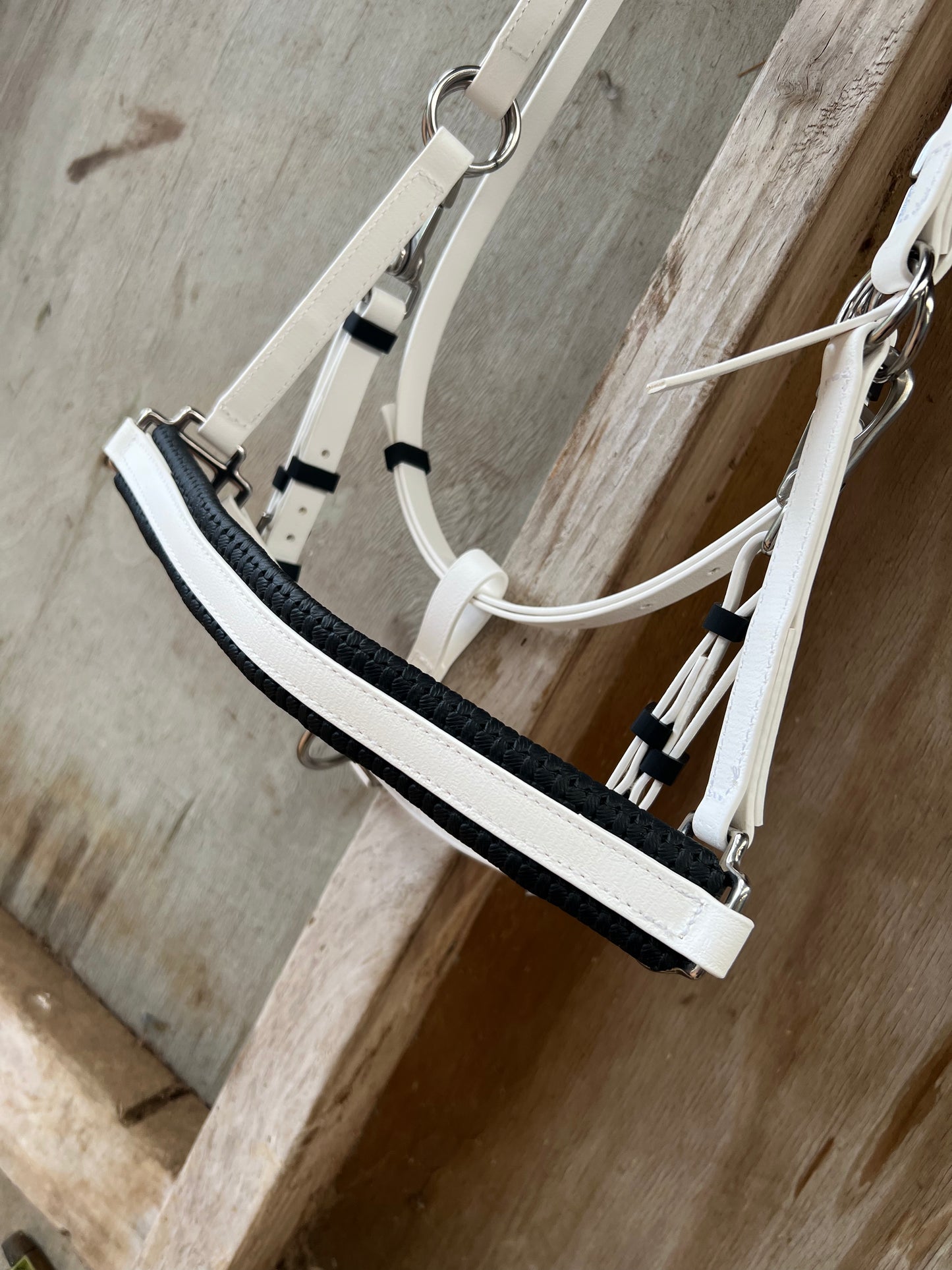 Brida LS Enduro - Blanca y Negra