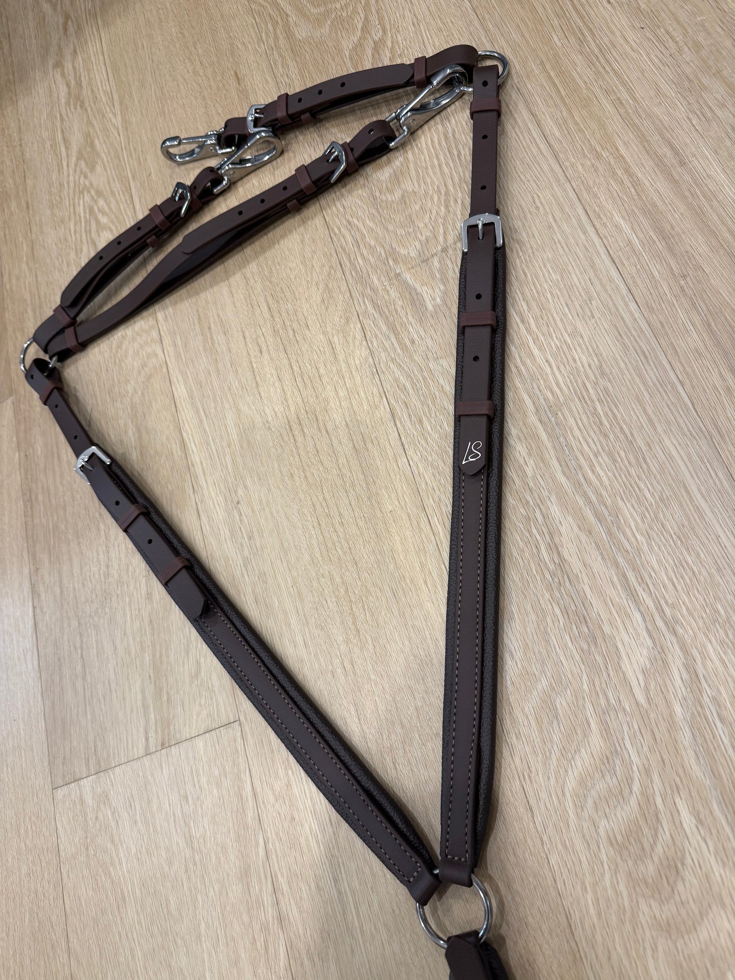 LS 3 Point English Breastplate with leather-look vinyl padding, handmade from BioThane®, adjustable and waterproof, shown in classic Brown